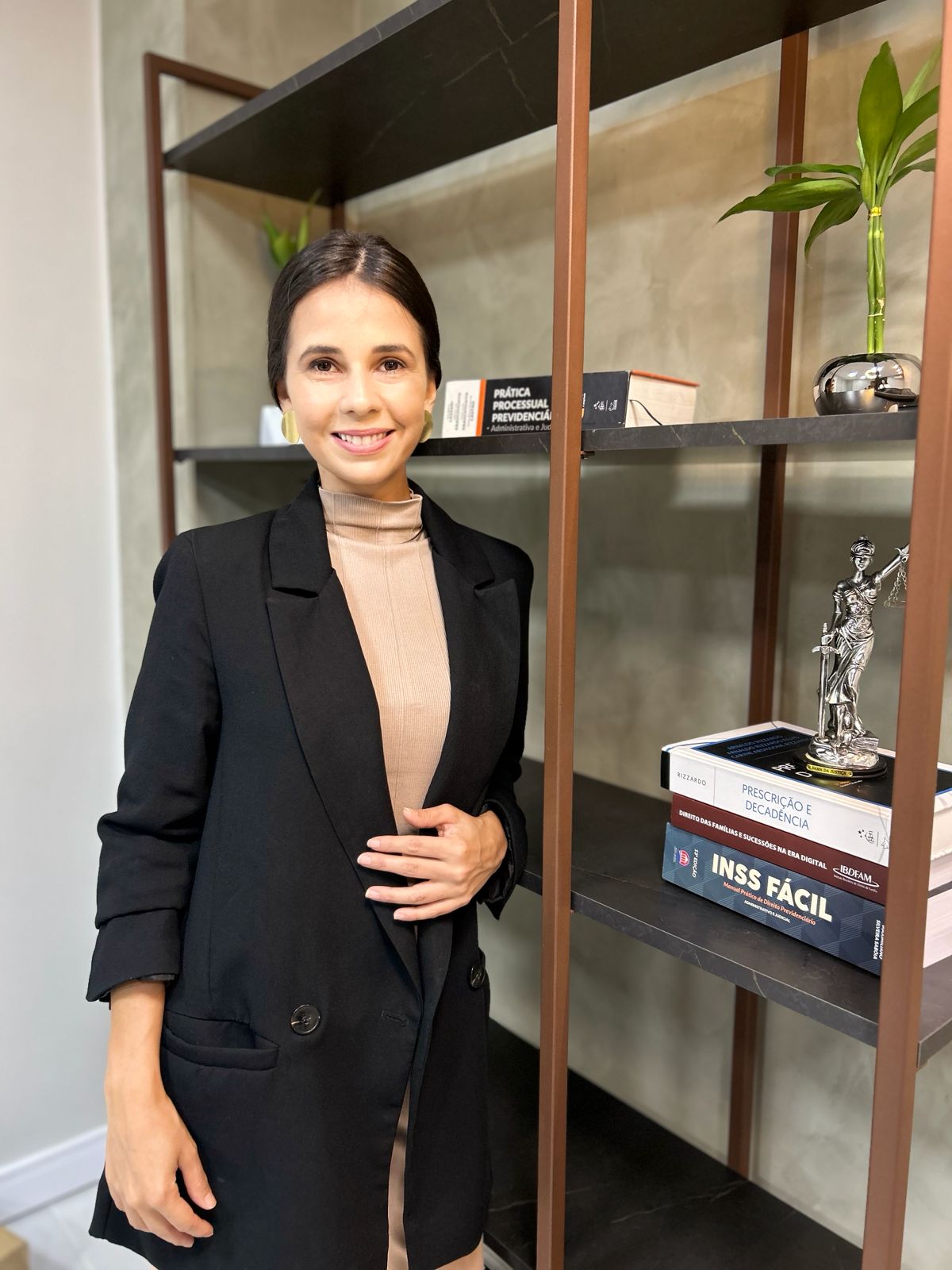 Dra. Alini Libardi — Advogada especialista em Direito Previdenciário